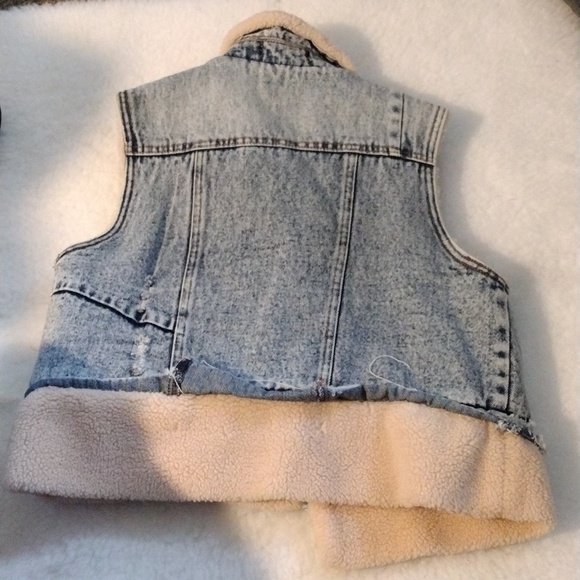 Denim Sherpa-Lined Vest - Picture 6 of 6